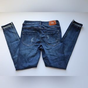Zara Skinny uneven hem distressed jeans size 4